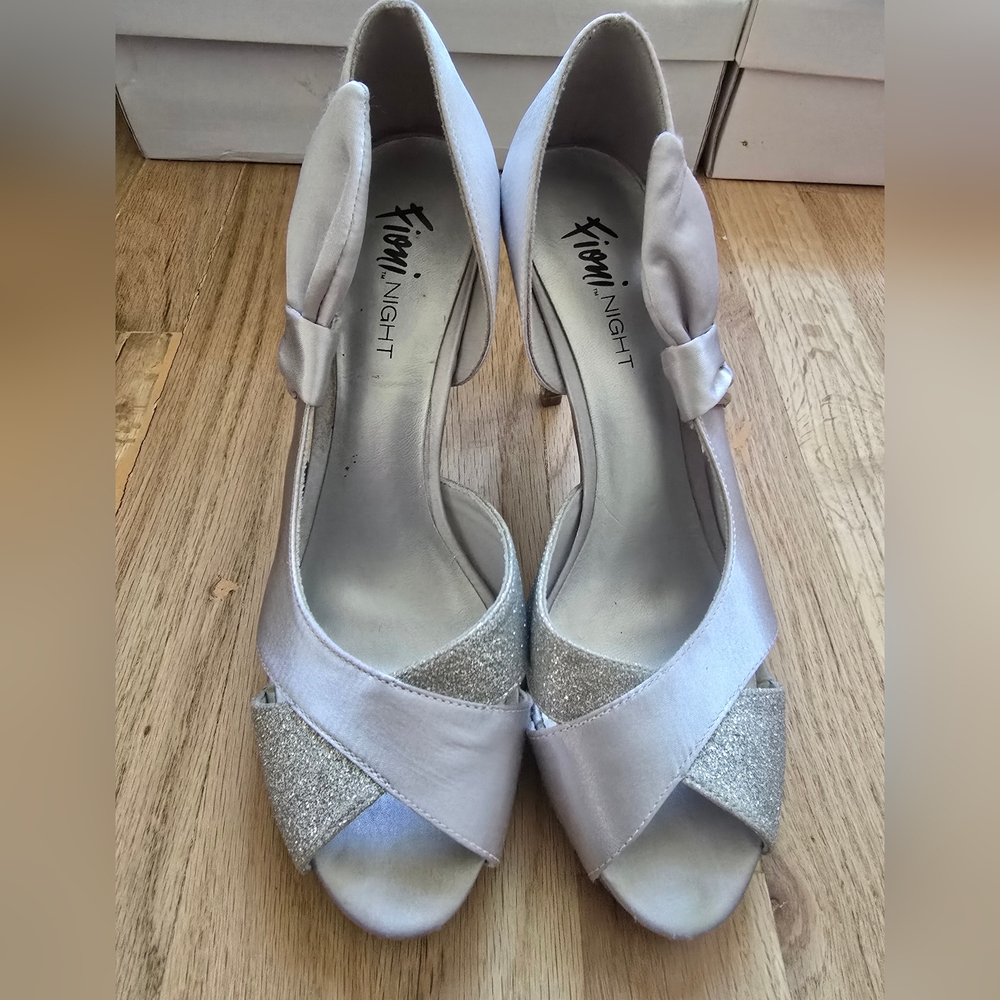 Fioni Night Silver Glitter Heels Sz 8.5 Open Toe D’Orsay Stiletto Formal